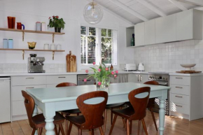 The Moreporks Cottage, Auckland